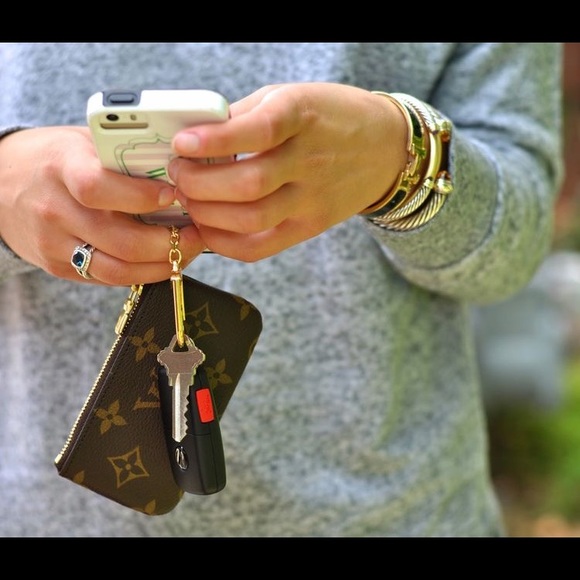 SOLD OUT ‼️ Monogram Key Pouch - Picture 4 of 9